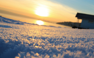 Snowy field house distant sunset - the sun in the distance free wallpaper for desktop