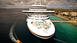 Cruise ship dock city cloud - tilt shift free wallpaper