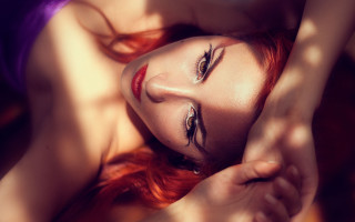 Redhair blueeyes lying bed portrait - anna haifisch free wallpaper