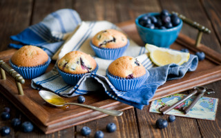 Wooden tray blueberry muffins blueberries - a wooden tray free wallpaper