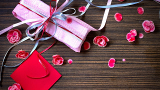Pink gift box ribbon bow - romantic free wallpaper for desktop