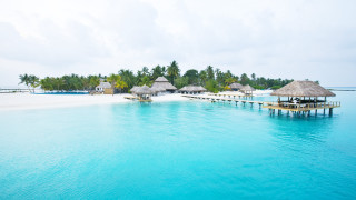 Beach pier thatched huts lagoon - hut free wallpaper
