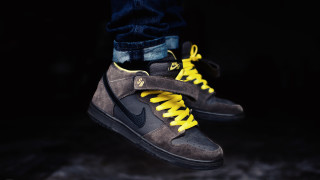 Sneakers yellow laces feet air - their foot free wallpaper