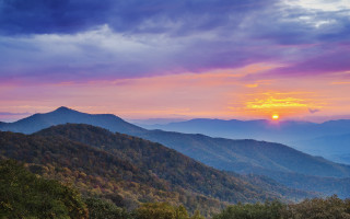 Sunset mountain range clouds trees 3 - a sunset over a mountain range free wallpaper