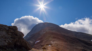 Mountain sun clouds rocks beach - a cloud free wallpaper