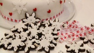 Cake cookies snowflake stilllife flower - fine detail free wallpaper