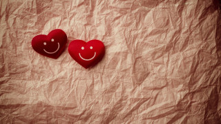 Red hearts faces naive art - face free wallpaper