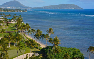 Beach palm trees mountain ocean - free holidays wallpaper for desktop