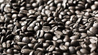 Coffee beans table photorealism blurry - a pile of coffee beans free wallpaper