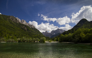 River mountains trees cloudy sky 3 - mountain and trees under a cloudy sky free wallpaper
