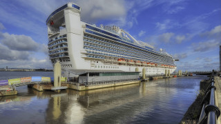 Cruise ship dock water tilt - the deck free wallpaper