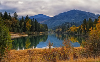Lake mountains trees autumn clouds - tree and mountains free wallpaper