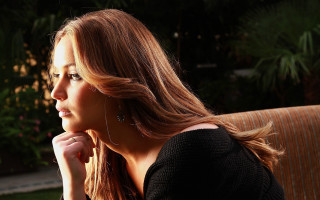 Woman blonde portrait christmas outdoors - her chin free wallpaper for desktop