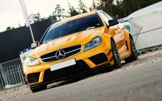 Yellow mercedes benz tilt shift - an gyeon free wallpaper for desktop