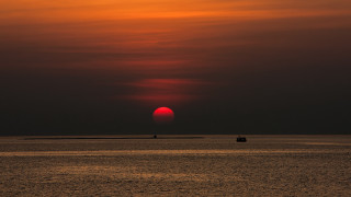 Boat sunset red sun moon - arthur pan free wallpaper