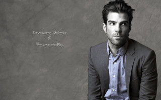 Man in suit tie sitting - his hands in his pockets free wallpaper