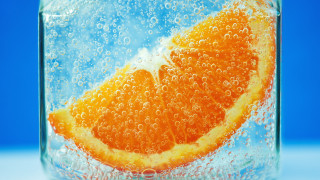 Orange slice jar water bubbles - an orange slice free wallpaper