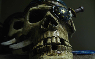 Skull piratehat eyeglasses plate surrealist - skull free wallpaper