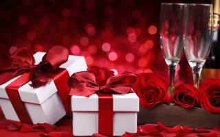Red rose champagne flutes gift - romantic free wallpaper