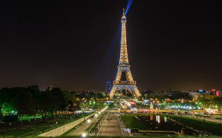 Eiffel tower night lights walkway - the eiffel tower free wallpaper