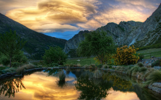 Pond mountains trees cloudy sky - stunning free wallpaper