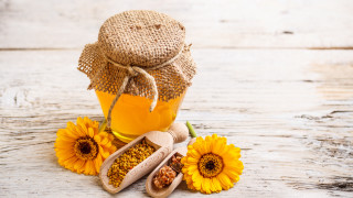 Honey sunflowers spoon table beach - a spoon and spoon rest free wallpaper