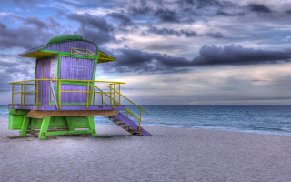 Lifeguard tower beach ladder cloudy - a ladder free wallpaper
