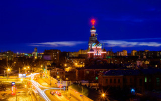 Cityscape skyscraper night ferriswheel fireworks - a traffic light free wallpaper