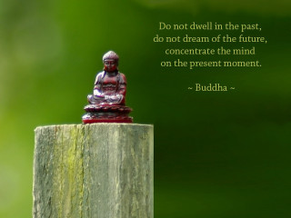 Buddha statue wooden post meditation - a wooden post free wallpaper