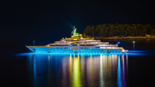 Large boat night mountain blue - the side of the boat free wallpaper