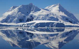 Mountain range icebergs water blue - ice free wallpaper