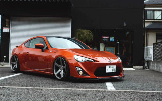 Red sports car garage japanese - japanese free wallpaper