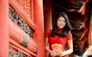 Red dress woman card smiling - a red building free wallpaper