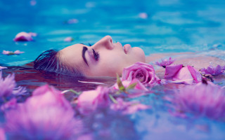 Floating woman pink flowers underwater - closed free wallpaper for desktop
