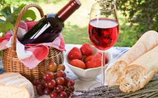 Basket strawberries wine outdoor still - a table outside free wallpaper