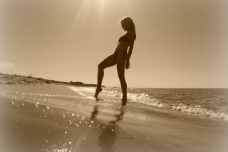 Beach woman bikini sunset ocean - kitsch movement free wallpaper