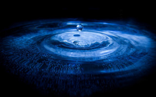 Blue water droplet planet ocean - abstract illusionism free wallpaper for desktop