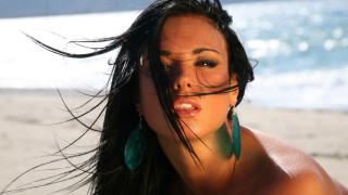 Woman longhair greenearrings beach ocean - wave free wallpaper