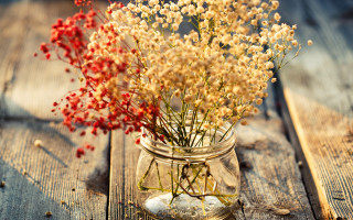 Flower glass jar autumn leaves - a wooden table top free wallpaper