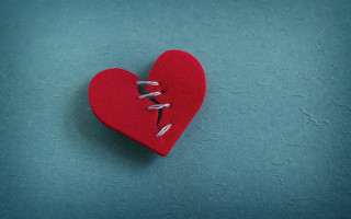 Broken heart fabric pinned string - a broken heart free wallpaper