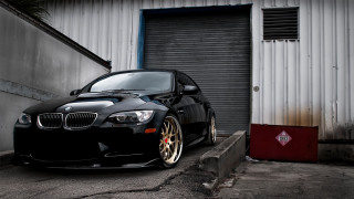 Black car garage door red - a red arrow free wallpaper