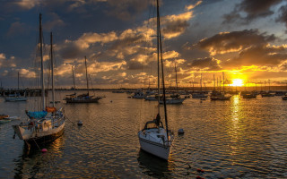 Boats water sunset clouds cityscape - sunset time free wallpaper