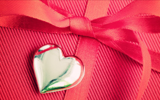 Heart ribbon bow silver romanticism - a ribbon free wallpaper