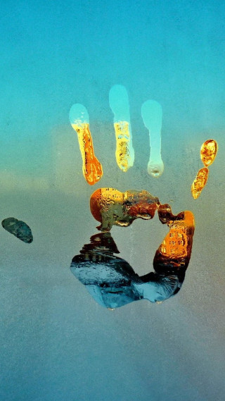 Hand reflection puddle water persons - interactive free wallpaper