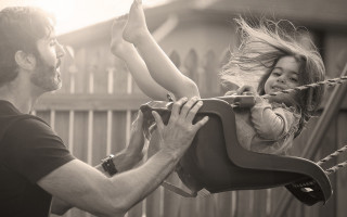 Man girl swing backyard blackwhite - a little girl free wallpaper