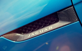 Blue car logo emblem tiltshift - sharp detail free wallpaper