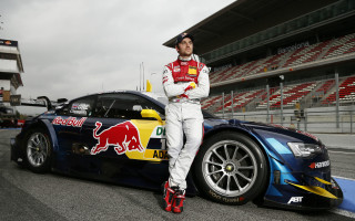 Race track man red bull - a red bull free wallpaper