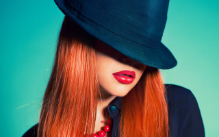 Red hair hat necklace fashion - neofauvism free wallpaper