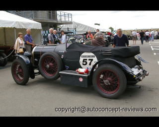 Vintage race car parking lot - a number free wallpaper for desktop