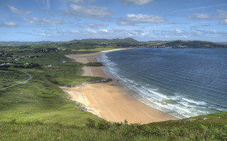 Beach sandy shore grassy hill - a sandy shore free wallpaper